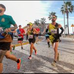 CONTINUAN LAS CARRERAS, EN VIDA SANA Y FELIZ 11 Ramita y Manme en la Media Maratón de Cádiz 2025